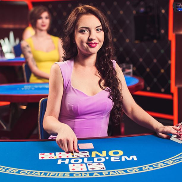 Đánh bài poker nhận ngay khuyến mãi cực hot